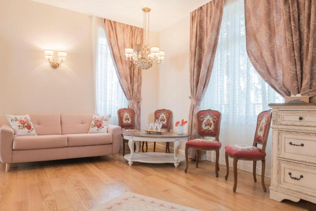 אווריג Vila Rozalia Garden Gate מראה חיצוני תמונה